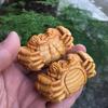 Adornos de mesa de ciprés Taihang, adornos de artesanía de ciprés, gusanos de té de mano de todas las direcciones para ganar dinero, cangrejos jugando, regalos