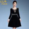 Vestido de terciopelo dorado Chen Miaoyan de talla grande con cuello en V bordado y falda de madre con vuelo grande, fabricantes de ropa para mujeres de mediana edad al por mayor