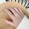 Anillo de Luz de Zirconia Incrustada en Oro Real Chapado en Cobre Transfronterizo Europeo y Americano Lujo Ligero Sensación de Alta Gama Anillo para el Dedo Joyería de Mano Versátil Fabricante Venta al por Mayor en Stock