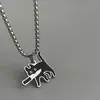 Colgante de acero inoxidable con forma de cuchillo y gato de dibujos animados transfronterizos, bonito collar de pareja con personalidad moderna y japonesa, joyería al por mayor