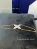 Pulsera de Cruz de Nácar Blanco Shangwei, Estilo de Lujo Ligero de Nicho, Chapada en Oro Rosa de 18 Quilates, Cadena de Clavícula Sencilla, Regalo de Instagram para Novia