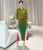 Vestido Longo Feminino Plissado Europeu e Americano Africano Transfronteiriço Plus Size com Cor Degradê, Design Moderno Plissado ao Sol, Mangas Sino Elegantes