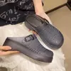 Chinelos Fechados Pequenos com Aumento de Altura de 5cm, Solas Grossas Vazadas, Meio Chinelos Resistentes ao Desgaste, Calçados de Praia, Sapatos de Gelatina de Cristal Coreanos