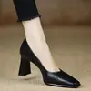Sapatos Femininos de Bico Quadrado Estilo Francês 2026 Novo Estilo Outono Estilo Pequeno Chanel Boca Rasa Salto Alto Moda Versátil Temperamento Feminino