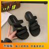 Zapatos de Suela Gruesa para Aumentar la Altura para Mujer Pequeña Sandalias y Pantuflas de Suela Blanda Verano 2025 Nuevo Estilo Pantuflas para Uso Exterior de Mujer Sensación