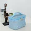 Nuevo neceser pequeño de estilo fragante para mujer versión coreana de gran capacidad ins viento explosión portátil bolsa de almacenamiento para lavado venta al por mayor de fábrica