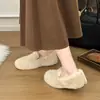 Zapatos peludos para mujer para otoño e invierno 2026, estilo nuevo, zapatos cálidos con forro de felpa, populares zapatos sin cordones con suelas suaves y forro grueso de algodón