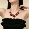 Exquisito Collar de Cuentas Florales Completamente Diamantado para Mujer, Moderno, Elegante, Cadena de Clavícula de Alta Gama con un Diseño Estilizado