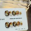 [Historia de Amor Hoja de Arce] Uñas Portátiles Hechas Puramente a Mano, Parches de Uñas Postizas Terminados, Uñas Nuevas para Fototerapia Cortas con Efecto Ojo de Gato Difuminado