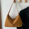 Bolso de hombro tachonado estilo europeo y americano transfronterizo, bolso tote de gamuza de gran capacidad, retro y moderno, bolso de mano de lujo ligero