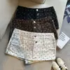 Toma real: Shorts de lunares contrastantes en blanco y negro estilo americano con doble pretina al lado, falda-short de dos piezas simuladas, falda-short corta para mujer