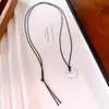 Descripción Plata Sencilla Cordón de Cuero Corazón Plegado Ovalado Collar Lujo Ligero Sensación de Alta Gama Cadena para Clavícula Adorno de Collar Sencillo para Mujeres