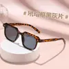Óculos de Sol Retrô Europeus e Americanos com Tachas Quadradas, Óculos de Sol Pequenos com Proteção UV Estilo Streetwear da Moda para Desfiles