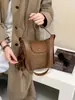 Nuevos Dijes para Bolsos Mini Simples Sensación de Alta Gama Bolsos de Tote Perezosos para Vacaciones para Mujeres Otoño Invierno Bolsos de Mano Retro
