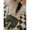 ¡Ya disponible! Top retro coreano de encaje patchwork con cuello en V hueco y mangas abullonadas