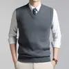 Colete de malha grossa de 340g para homens, novo modelo outono e inverno 2026, suéter masculino de cor sólida para camada base, casual de negócios para meia-idade