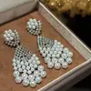 Aretes de Aguja Plateada con Borlas de Gota Incrustadas de Diamantes y Perlas, Lujo Ligero y Sensación de Alta Gama, Aretes de Botón Versátiles, Joyería de Oreja Vintage de Nicho Estilo Corte