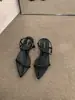 Sandálias Rasas Vermelhas Estilo Francês de Nicho com Tiras Finas para Mulheres, Novo Modelo de Verão 2026, Sapatos Romanos Estilo Fada para Combinar com Vestidos