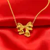 Colar com Pingente de Laço Princesa Fugitiva para Mulheres, Estilo Doce e Luxuoso de Celebridade da Internet, Moderno e Versátil, Pingente de Laço Dourado Areia Dourada