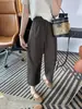 ¡Pantalones cropped color crema mate con estampado de hoja de loto! Pantalones cropped casuales de alta gama con acabado mate, pantalones de abuela estilo montaña