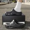 Sapatos perfurados de sola grossa femininos novo clássico enfermeira sandálias antiderrapantes femininas chinelos macios para uso externo femininos sandálias de praia femininas