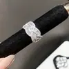Anillo de Plata con Circonita Brillante y Diseño de Encaje, Sencillo y Moderno, Lujo Ligero con un Toque de Alta Gama, Versátil para el Uso Diario, Exquisita Joyería de Mano para Mujeres