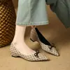 Zapatos de Mujer de Estilo Coreano con Lunares y Lazo, Punta Fina, Corte Bajo, Individuales, Nuevos Estilos Primavera/Otoño 2026, Aumentadores de Altura, Mocasines para Viajar y Combinar con Faldas