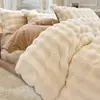 Conjunto de Roupa de Cama de Quatro Peças em Pelo de Coelho de Peso Elevado para Outono e Inverno, Lençol de Elástico em Flanela, Capa de Edredom em Fleece Coral, Estilo Lençol de Elástico em Fleece de Leite