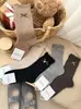 Accesorios de Invierno Estilo Nuevo Calcetines Largos Holgados de Cachemir de Doble Punto para Mujer Calcetines Largos Cálidos de Estilo Coreano Modernos con Etiquetas de Tela para Mujer