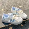 Zapatillas de Entrenamiento Alemanas de Malla para Mujer Otoño 2026 Nuevas Versátiles Transpirables Blancas para Mujer para Combinar con Pantalones de Pierna Ancha, Zapatos de Plataforma Casuales Ligeros