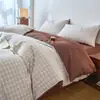 Juego de Cuatro Piezas de Algodón 100% Teñido en Hilo Lavado, Algodón Puro, Sin Estampar, Productos de Calidad Suministrados de Fábrica, Funda Nórdica, Ropa de Cama Estilo Japonés, Sábana Ajustable al por Mayor