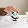 Panda Segurando Bambu Ornamento Cerâmico Roly-Poly para Decoração de Mesa de Escritório em Casa Entrada Artesanato de Carro Pequeno Ornamento