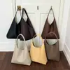 A bolsa popular de grande capacidade deste ano para mulheres 2026 Verão Novo Estilo Moda Versátil Bolsa de Ombro Texturizada Bolsa Tote para o Dia a Dia