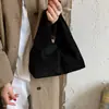 Bolso pequeño minimalista coreano de invierno exquisito, de gamuza para el día a día, de terciopelo para ir al trabajo, moda femenina 2026 estilo nuevo, bolso de mano versátil de nicho
