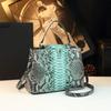 Elegante Bolso de Mano con Estampado de Serpiente 2026 Modelo Nuevo Bolso de Hombro Cruzado de Moda de Gama Alta Bolso de Cuero Genuino para Mamás de Mediana Edad