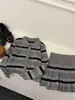Conjunto de Punto para Niñas Otoño Invierno Cardigan de Punto Rayado con Solapa Falda Estilo Escolar Dos Piezas Transfronterizo 2026