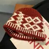 Novo Chapéu Bucket Outono e Inverno para Mulheres, Gorro Versátil da Moda, Chapéu de Tricô Quente Protetor de Orelhas para Compras ao Ar Livre