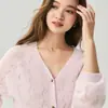 Suéter de Lana Holgado con Cuello en V, Patrón de Diamantes y Trenzado de Cachemira de Terciopelo Bai Cai 2026 Otoño/Invierno para Mujer