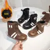 Botas infantiles de estilo alemán nuevo estilo más terciopelo cálido para niños y niñas cremallera lateral casual botas sencillas niños medianos y grandes moda botas de media caña