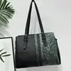Bolsa Tote Grande de Tecido Patchwork Estampa de Cobra Venda Quente Transfronteiriça 2026 Nova Moda Europeia e Americana Bolsa de Mão Bolsa de Ombro com Padrão Lichia