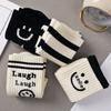 Medias negras para niños, primavera y verano, de media caña, con explosiones rojas, de alta calidad, estilo universitario, calcetines blancos con caritas sonrientes.