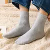 Meias meias masculinas inverno quentes espessadas forradas com fleece meias masculinas de cano médio preto Terry Inverno de cano alto desodorante