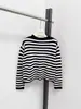 Suéter de Punto de Manga Larga de Alta Gama D+ con Bloques de Color, Rayas Blancas y Negras, Hebilla de Ancla en el Hombro, Moda Versátil Otoño/Invierno 2025 para Mujer