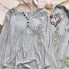 Nuevo conjunto de pijama de manga larga acanalado de seda helada con almohadillas en el pecho para mujer, nuevo estilo de primavera y otoño, conjunto de ropa para el hogar de gato perezoso