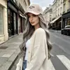 Comercio electrónico transfronterizo: peluca larga rizada gris con gorra incorporada, popular entre influencers europeos y americanos, peinado realista de ondas grandes, suministro directo de fábrica