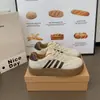 Tênis brancos de outono, casuais e versáteis, tênis de treino retro alemão, novos sapatos de plataforma de sola grossa femininos 2026, tecido bege super popular