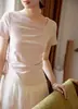 Camiseta Feminina de Manga Curta com Gola Assimétrica, Cordão e Fenda, Cor Rosa/Preta, Verão, Estilo Francês Retrô Elegante