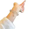 Pulsera de Cristal Blanco Imitación Transparente Hielo de Lujo Ligero de 10 mm con Lazo Microincrustado para Mujer Pulsera Fresca Elegante de Verano