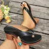 Comercio exterior transfronterizo otoño 2026 nuevas chanclas con cuña y plataforma gruesa, sandalias de dedo transfronterizas talla grande con tacón grueso y punta redonda