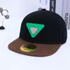 Chapéus de Hip-Hop Infantis Novo Estilo com Logo Triangular Único Bonés de Baseball Atacado Moda de Rua para Meninos Europeus e Americanos Chapéus de Sol para Exportação